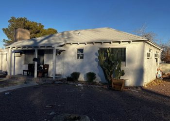 1133 Melville Dr - Front House